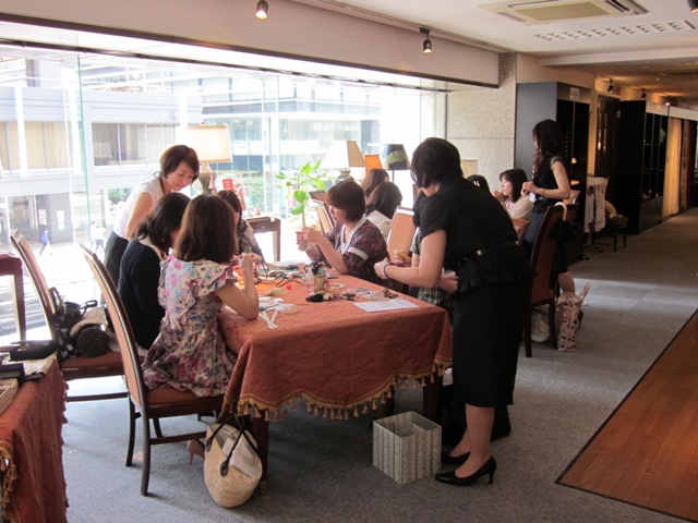 http://www.karimoku.co.jp/blog/domani-nihonbashi/20100717omiya%20004.jpg