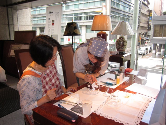 http://www.karimoku.co.jp/blog/domani-nihonbashi/20110827glass%20001a.jpg