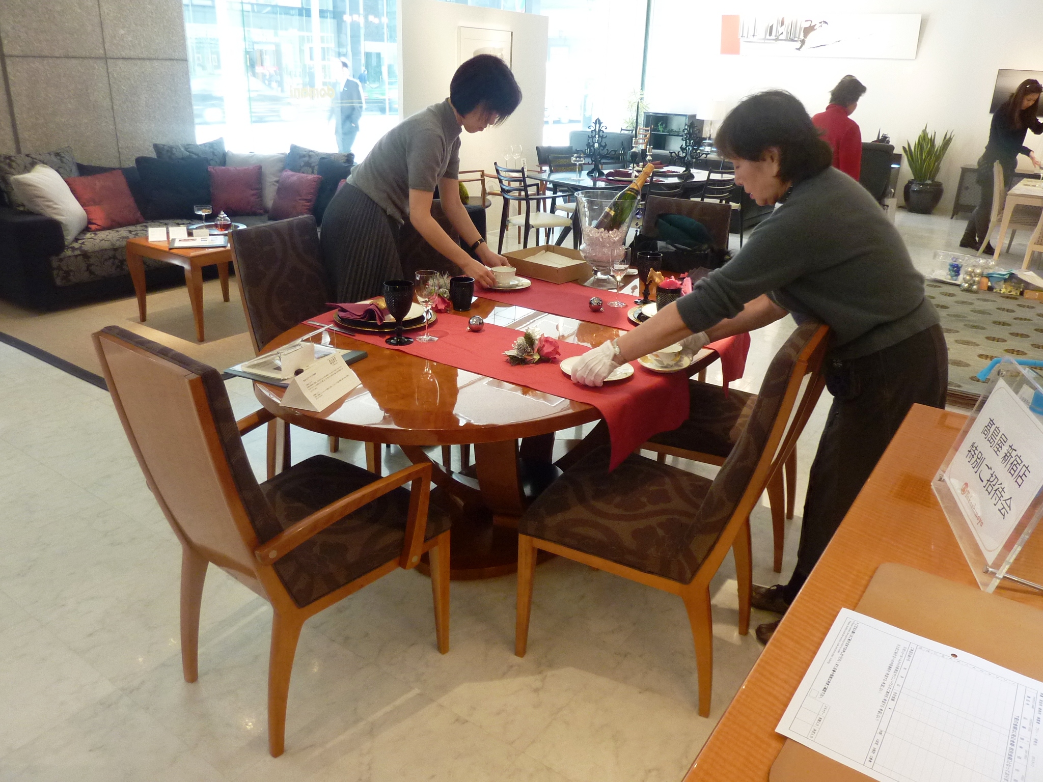 http://www.karimoku.co.jp/blog/domani-nihonbashi/P1000559.JPG