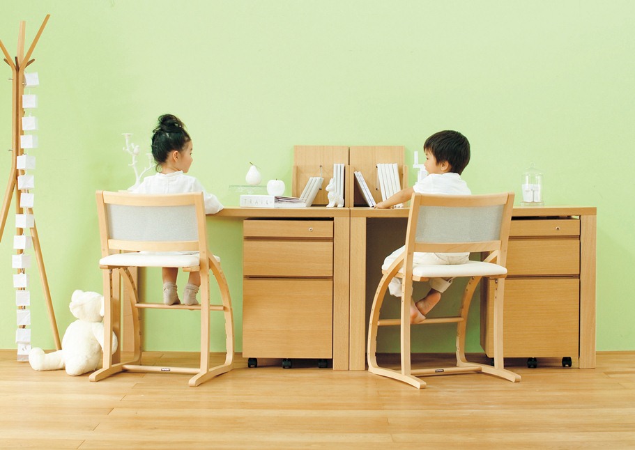 http://www.karimoku.co.jp/blog/kidsinterior/BONA.jpg