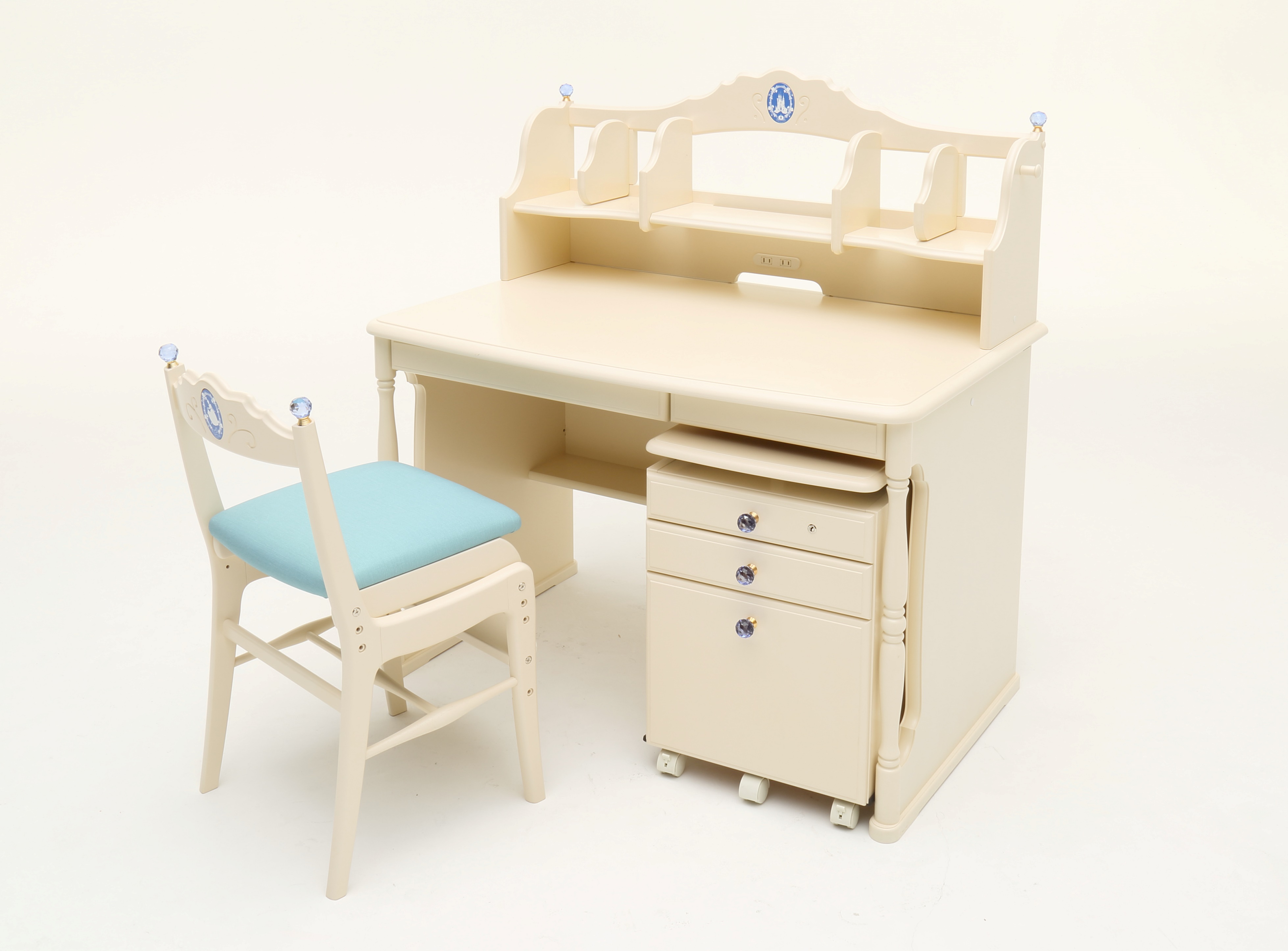 http://www.karimoku.co.jp/blog/kidsinterior/SC3690AI_3_SET.JPG