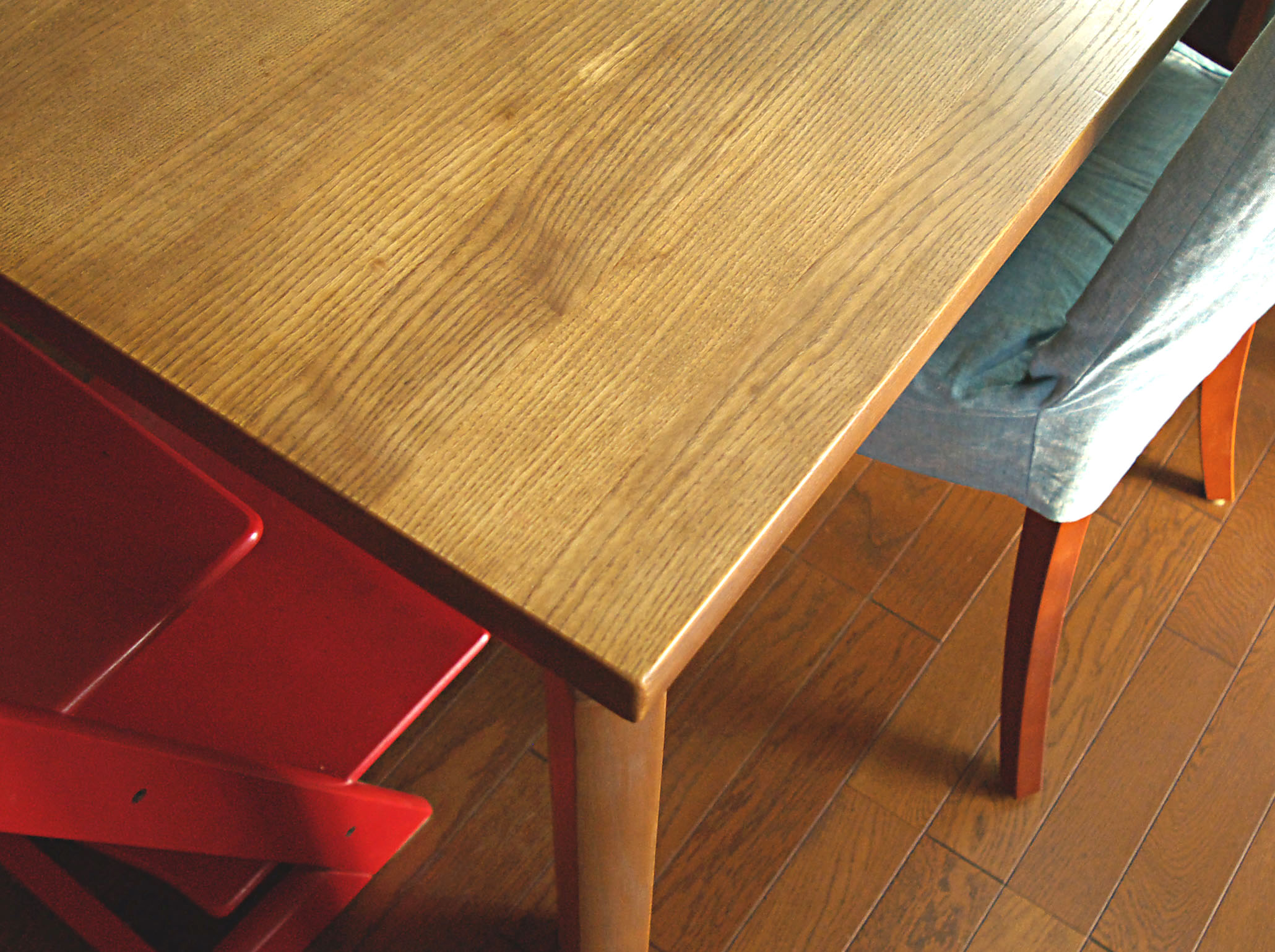 http://www.karimoku.co.jp/blog/kidsinterior/Table.jpg