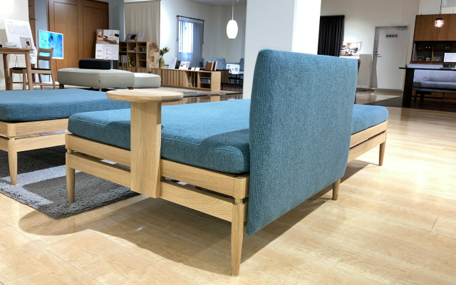 カリモク ミッドセンチュリー ボタン付きクッションソファ 仙台ショールーム｜イベント・新着情報｜カリモク家具 karimoku