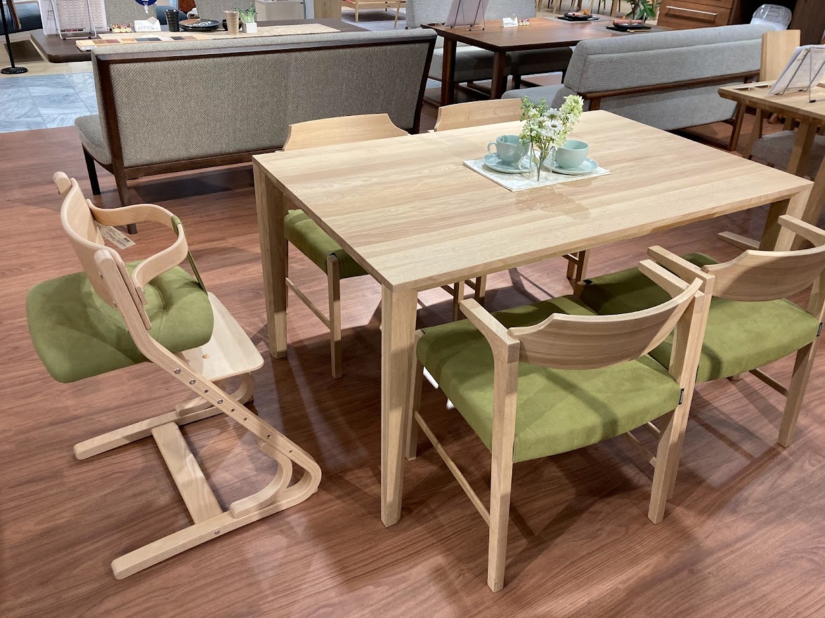 karimoku キッズチェア　※座面ヨゴレ有　売場展開中！！！ 新潟ショールーム｜イベント・新着情報｜カリモク家具 karimoku
