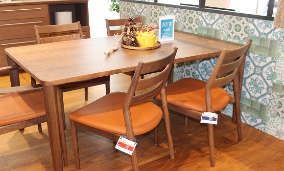 宇都宮でお買得な家具を探すなら『オトワリバース!』 ダイニング5点