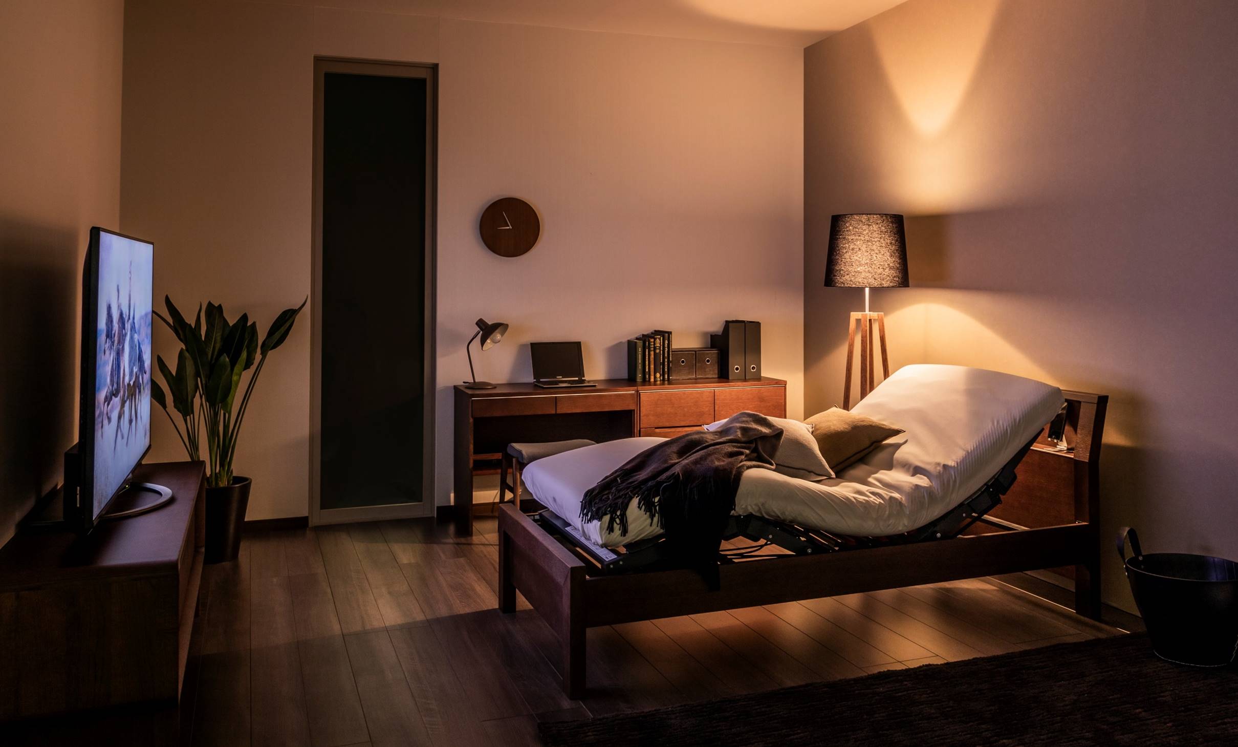 快適な眠りと寛ぎの時間「電動リクライニングベッド」｜最新のお知らせ｜カリモク家具 karimoku