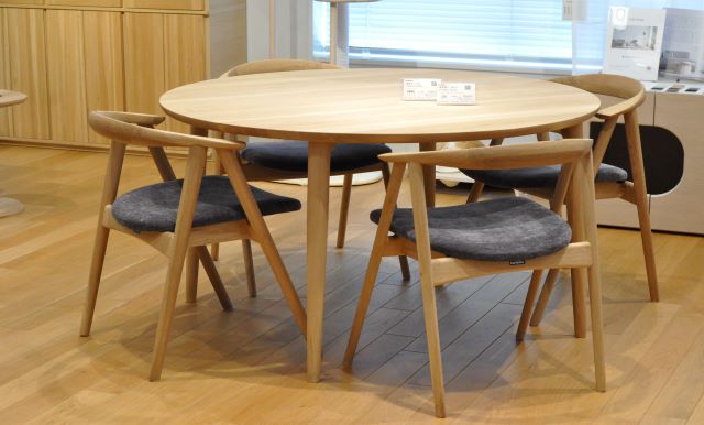 カリモク 丸テーブル お台場ショールーム｜イベント・新着情報｜カリモク家具 karimoku