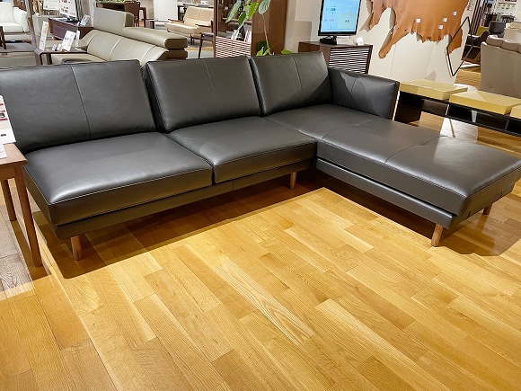 カリモク　ロココ調　グレー　アンティーク　シングルソファ ロココ調ソファ - フレンチインテリア ソファ 専門店スクレドゥ