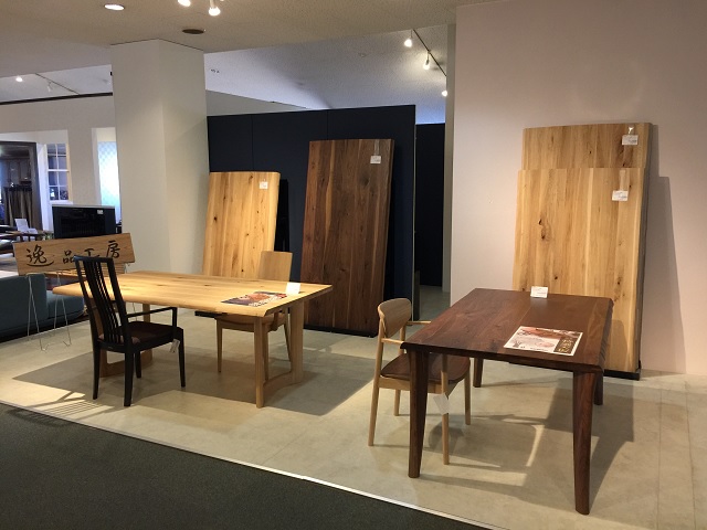 karimoku(カリモク家具)の木組 DN3310 食堂テーブルです。天然木の優しい質感とシンプルなデザインの正方形ダイニングテーブル。北欧スタイルやカフェ風にもおススメです！  - kokoelma -ココエルマ- 雑貨・中古家具・北欧家具・アンティーク家具の通販 インテリアショップ 
