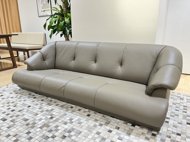 ●カリモク風 モダンな木製フレームソファ 神戸ショールーム｜イベント・新着情報｜カリモク家具 karimoku