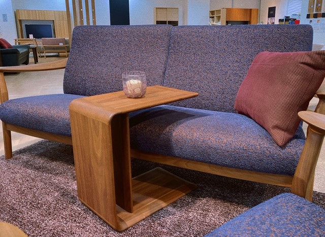 札幌 カリモク Karimoku FURNITURE サイドテーブル サイズ 横75cm縦48cm高さ49cm 現状渡し Elephant Side Table ‒ KARIMOKU NEW STANDARD (KNS)