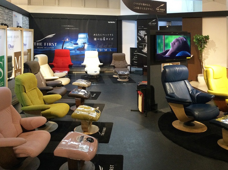 カリモク ザ・ファースト リクライニングチェア オットマン付き ブルー