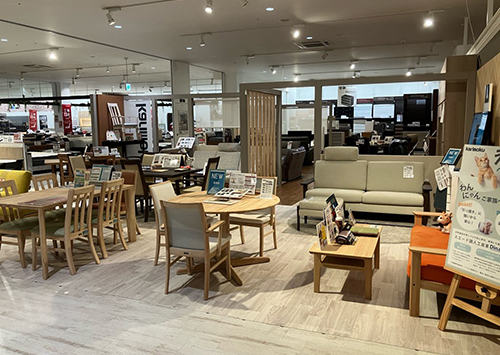 （株）マナベインテリアハーツ 川西店