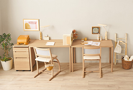 カリモクデスクのパネルセッティングの写真④